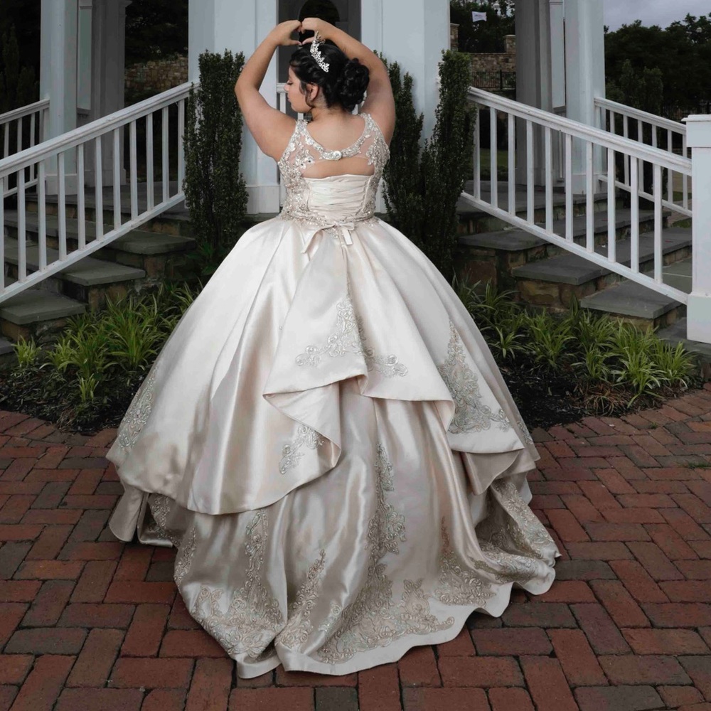 Size 10-12 champagne quince dress - Picture 3 of 4